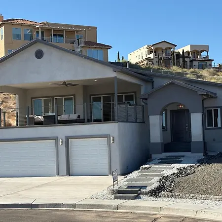 House In The Palisades Hills With City And Mountain Views-3