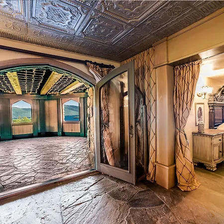 Highlands Castle Overlooking Lake George Plus 2 Other Castles & Suites-3