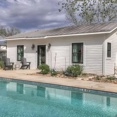 Schubert Inn Cottage - Pool - Walk To Main St-2