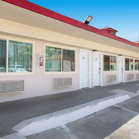 Econo Lodge Needles-3