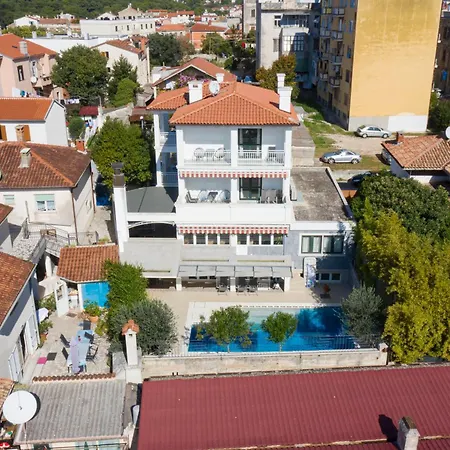 Villa Arena - Pool Table, Table Tennis, Darts & More-2