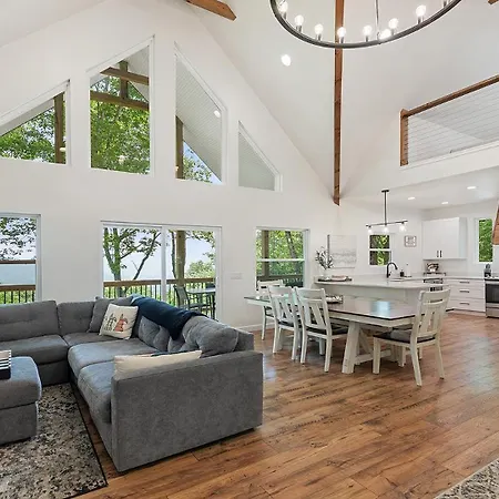 Modern Mountain House With Amazing Views And Hot Tub-2