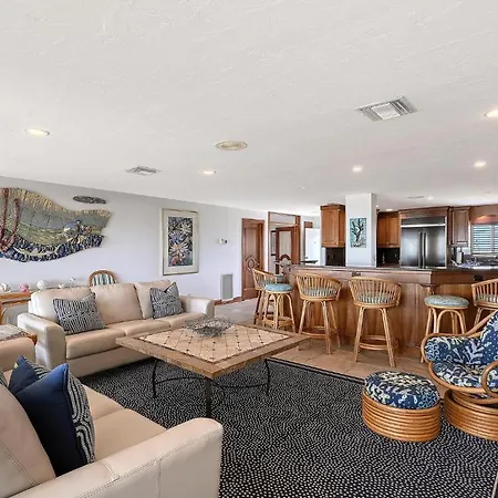 Crescent Royale Condominiums 7A-2