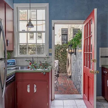 Hawkins House - Historic Savannah Stay Near Forsyth Park With Designer Interiors And Heated Pool-3