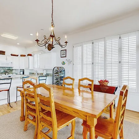 Ocean Boulevard 802-3