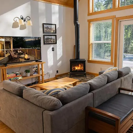 Cascade Adventure Cabin-2