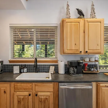 Raven Haven Lodge By Nw Comfy Cabins-3