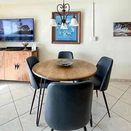 Punahoa Beach 201, Beautiful Renovation, Split Ac-2