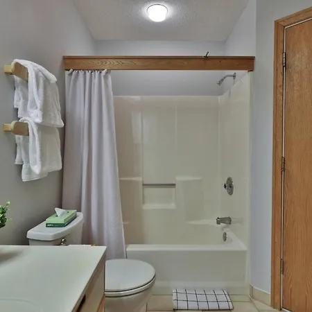 Cedarwood Retreat - 3Br Vermont Condo With Spa, Pool, Fireplace & Private Jacuzzi-2