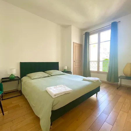 Gustave - Charming Eiffel Tower Appartement --3