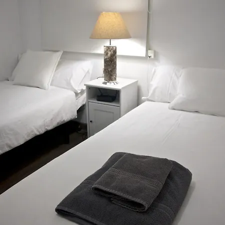 The White Flats Les Corts-2