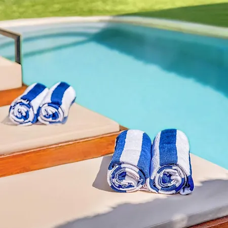Villa Barcelona - Private 6 Bdr Brand New Villa In Seminyak, Best Location, Large Pool & Garden-3