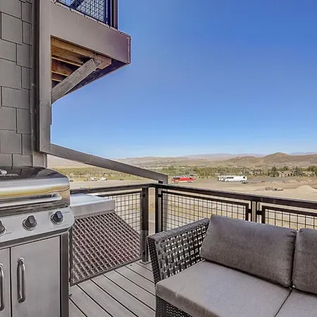 Blackstone At The Canyons By Avantstay-3