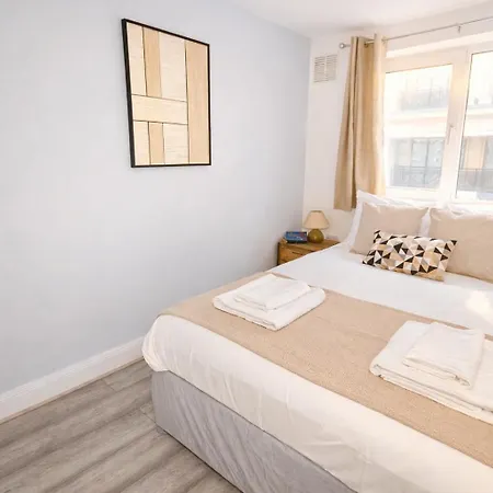 Exclusive Hyde Park Stay - 4 Bedrooms - 10 Sleeps-2