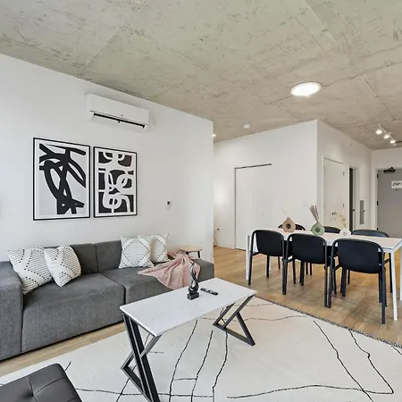 Envitae Hotel 4Br Modern Sleek Apartment-2