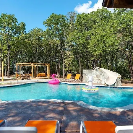 Pool Sim Pickleball Mini Golf Sleeps 24-2