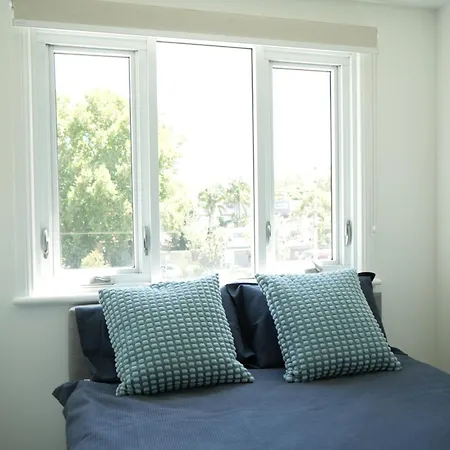 Elegant, Sunny House - 3 Bedrooms, 2 Bathrooms-2