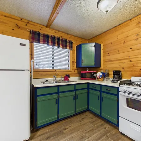 Whispering Pine Cabins-2