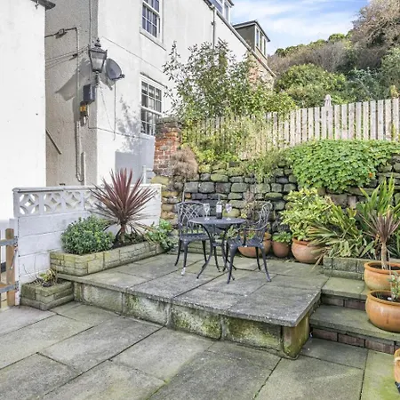 2 Bed In Whitby Oc-W037-3