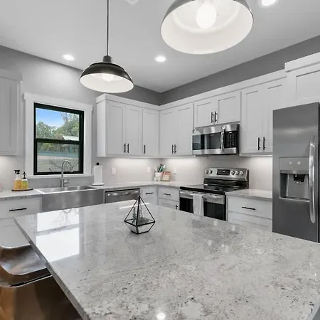 Luxury Home 3Blck From Main St With Firepit-2