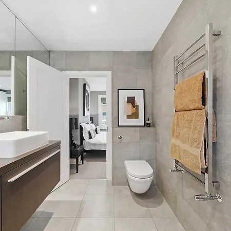 Central 4 Bedroom House With Garden In Battersea Close To Chelsea-2