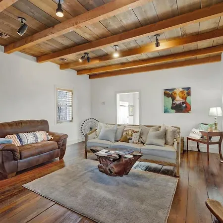 Texas Two Step Guesthouse-2