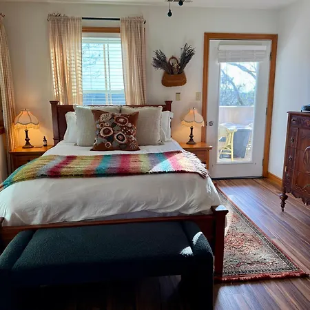 The Hideaway House At The Bluebird-2