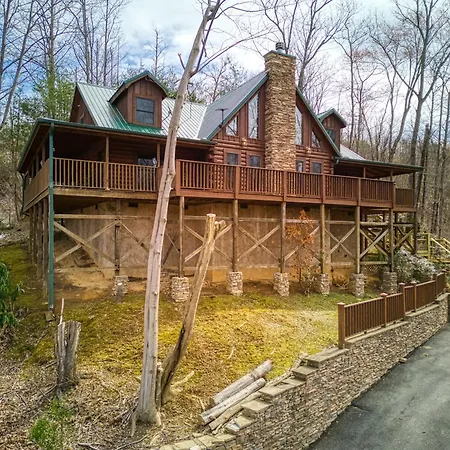 Bear Hug Cabin Gatlinburg Convenient To Everything!-2