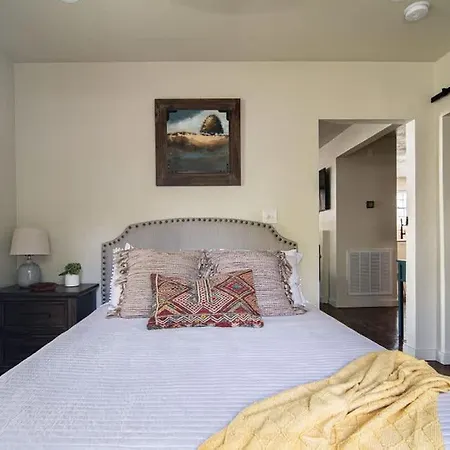 Southern Charm - Near Main With Hot Tub-2