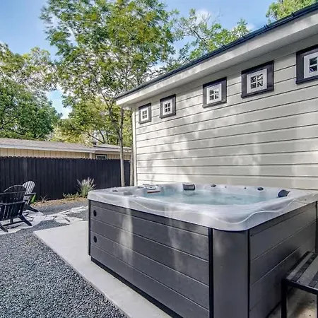 Southern Charm - Near Main With Hot Tub-3