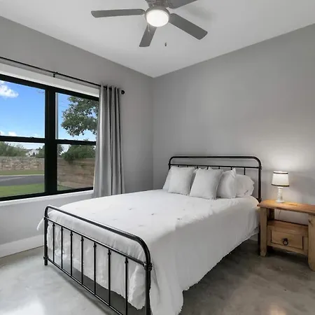 Luxury Home 3Blck From Main St With Firepit-3