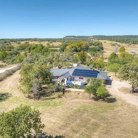 Casa Bonita: Scenic Hill Country Views!-3