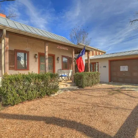 Texas Two Step Guesthouse-3