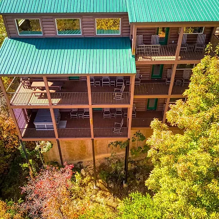 Gritz Carlton Lodge, 2 Large Cabins, 2 Pools, 2 Theater Rooms, 2 Game Rooms, Amazing Mtn Views-3