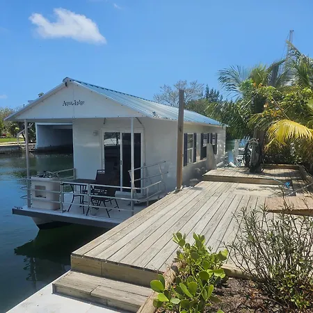 Aqua Lodges At 47Th Street-3