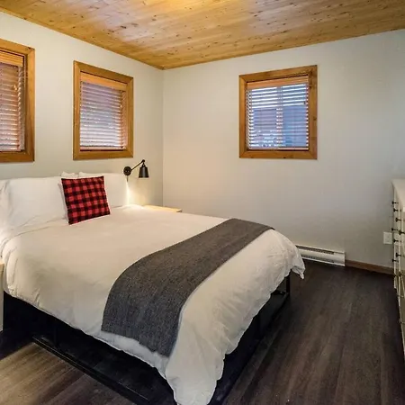 Surfers Guesthouse Tofino-2