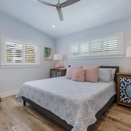 Coconut Hut - Pool & Spa, Pool Table, Putting Green By Anna Maria Life Vacation Rentals-3