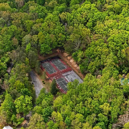 Huge Cabin W Hot Tub, Deck, Grill, Fire Pit, Wifi-2