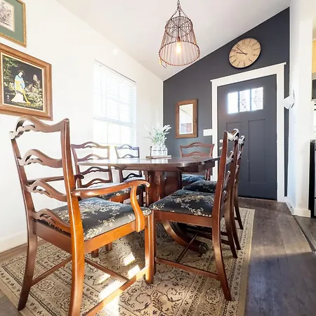 3Br Xl Bath 5 Min To Downtown Large Gated Parking-2