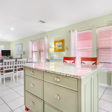 Sandy Feet Retreat By Vacation Homes Collection-3