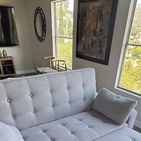Hollywood Hideaway-2