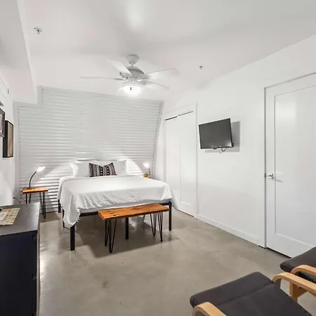 The Moon Quonset Hut Vacation Rental Heated & Chilled Pool-3