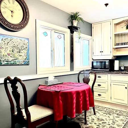 Barker House Suite 1,In The Heart Of Old-Town-2