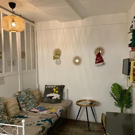 Paris Jolie Studio Cosy-2
