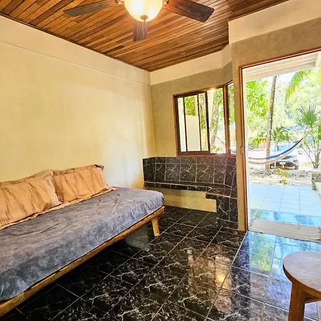 Don Jon'S Surf And Yoga Lodge-2