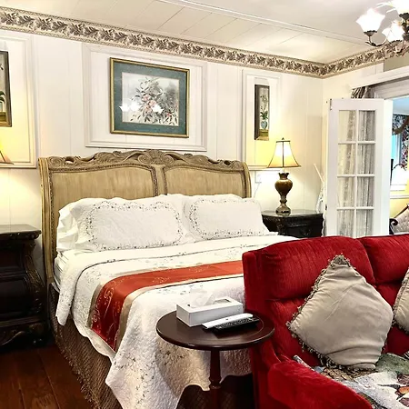Barker House Suite 1,In The Heart Of Old-Town-3