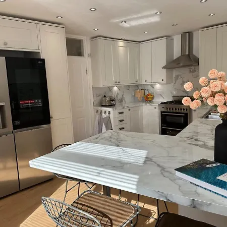 Stylish, Smart & Fun 4 Bed Home-3