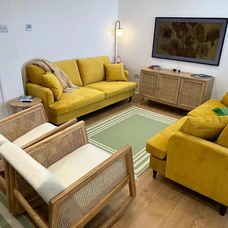 Stylish, Smart & Fun 4 Bed Home-2