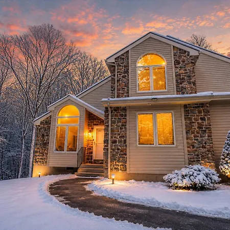 Harmony Hill Stylish 4Bd Mountain Retreat, Hot Tub, Games-3