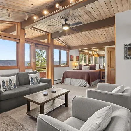Laurelwood Condominiums 111-3